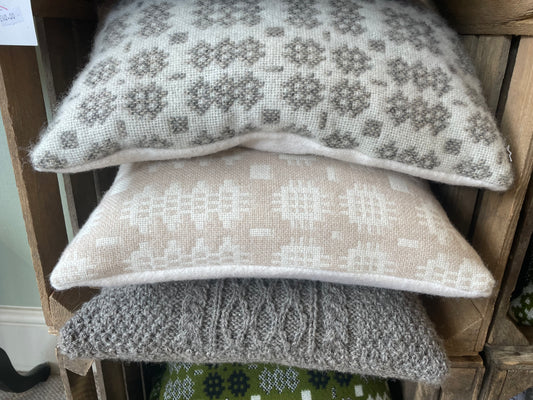 Welsh Tapestry Cushion – Gwyrdd, Gwyn & Du  cream