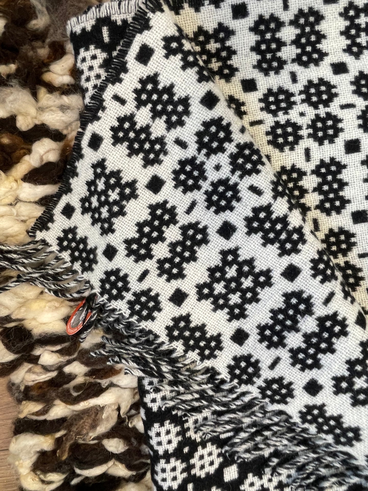 Welsh Tapestry Blanket Du a Gwyn