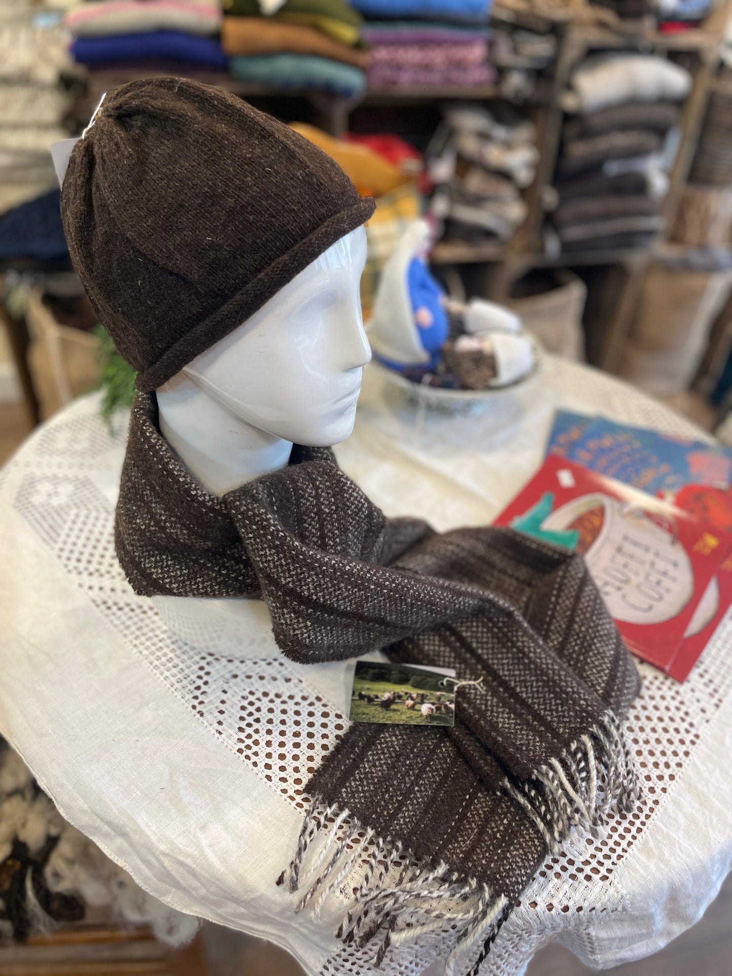 Woven woollen scarf Brown