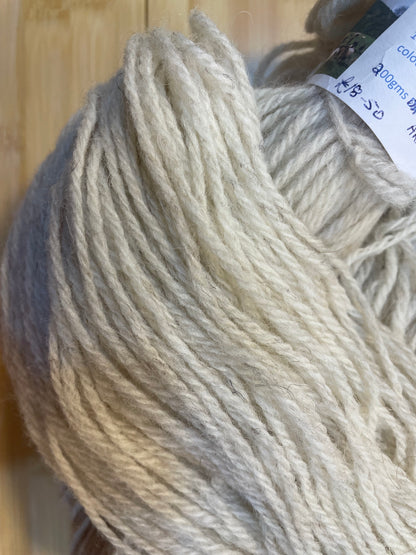 Light Aran 200gs 100% natural wool white